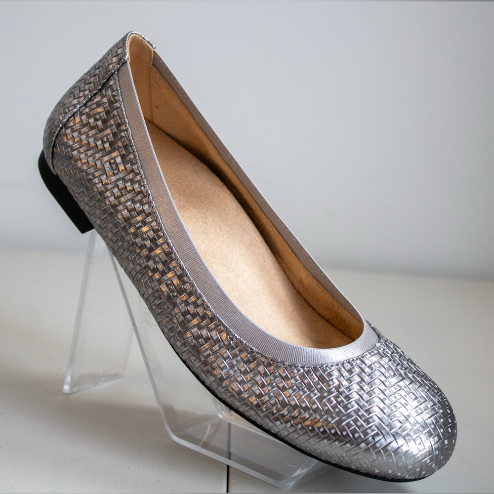 Vionic Anita Silver Leather Classic All Day Comfort Flats Women’s Shoes Size 8W